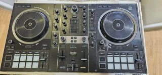 Mesa mezclas DJ Hercules Inpulse 500 + Decksaver