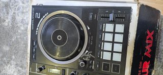 Mesa mezclas DJ Hercules Inpulse 500 + Decksaver
