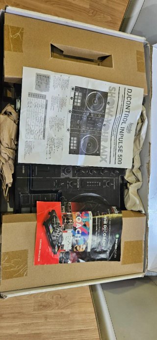 Mesa mezclas DJ Hercules Inpulse 500 + Decksaver