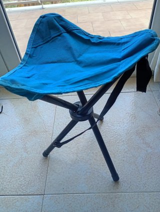 Taburete Camping Plegable Azul y Negro