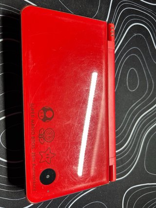 Nintendo DSi XL Roja