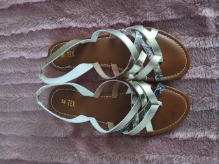 Sandalias 38 TEX doradas y blancas talla 38