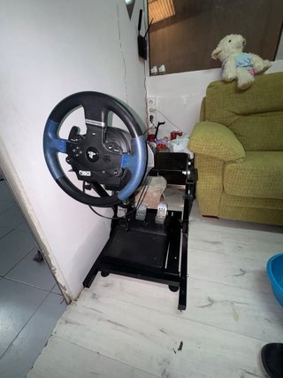Thrustmaster Simulador con Pedales