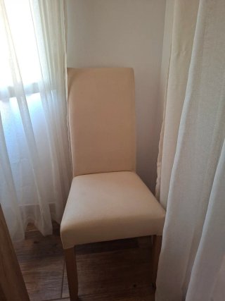 Conjunto de mesa y sillas de salón
