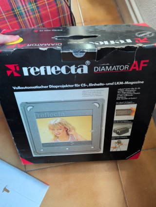 un proyector de diapositivas Reflecta Diamator AF,