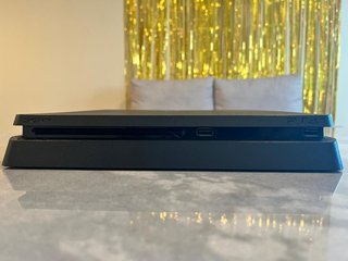 PS4 Slim 500GB + 3 Giochi + Controller