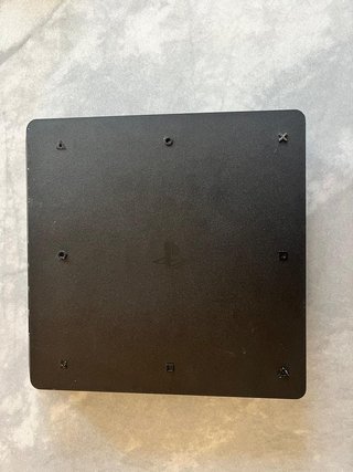 PS4 Slim 500GB + 3 Giochi + Controller