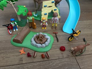 Playmobil Casa del Árbol con Accesorios