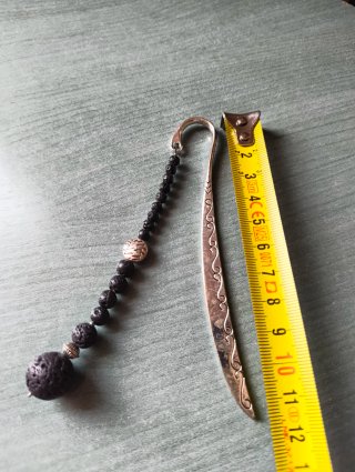 Marcapáginas artesanal roca volcánica