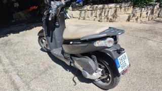 Piaggio Carnaby 125 Scooter Negro/Beige