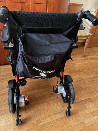 Silla de ruedas eléctrica ligera y plegable