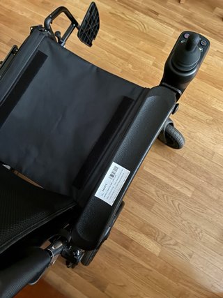Silla de ruedas eléctrica ligera y plegable