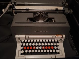 Máquina de escribir Olivetti Linea 98