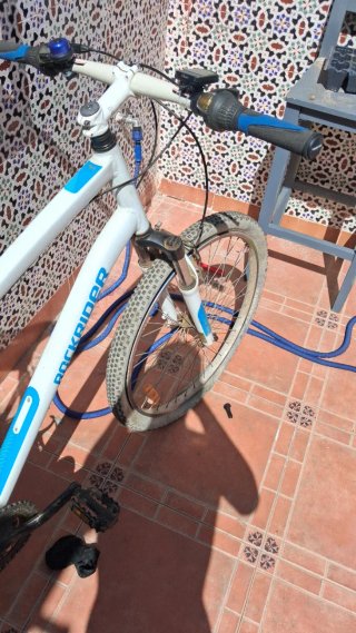 Bicicleta Rockrider Blanca y Azul