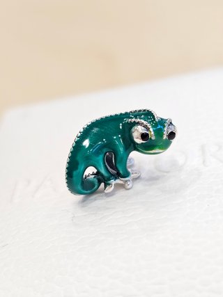 Charm Pandora Pascal Enredados Disney+caja