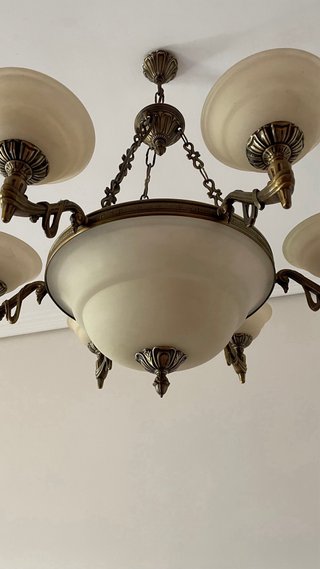 Lámpara de salón dorada y beige