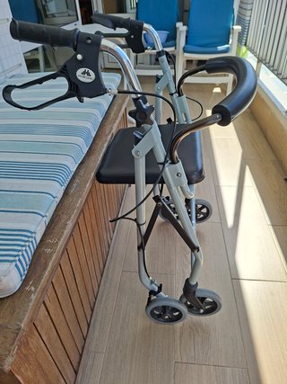 Andador adultos Mobiclinic plegable en Laredo