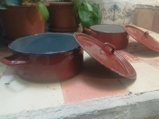 Varios Ollas antiguas roja esmaltada