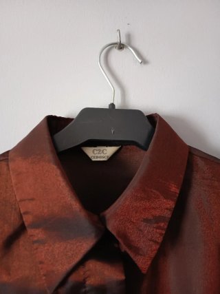 Blusa elegante C2C semitraslúcida burdeos