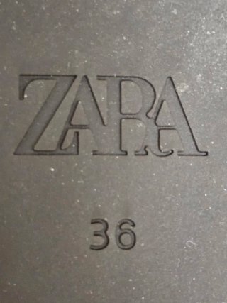 Mules Zara doradas y negras