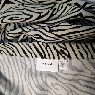 Falda midi VILA estampado animal print