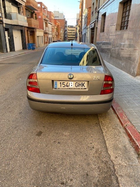 Skoda Superb 2008 - foto 1