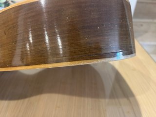 Guitarra muy antigua para restaurar