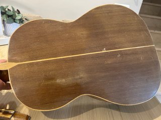 Guitarra muy antigua para restaurar