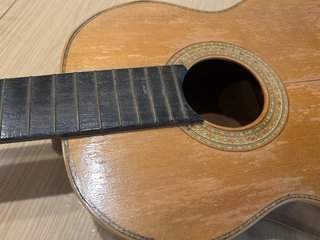 Guitarra muy antigua para restaurar