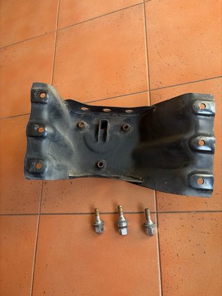 Soporte Rueda Repuesto Mitsubishi V20V40; Galloper