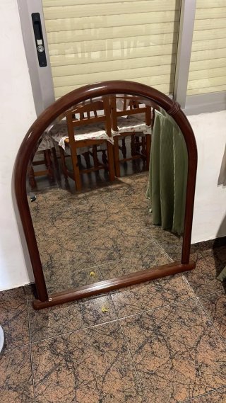 Espejo grande de madera