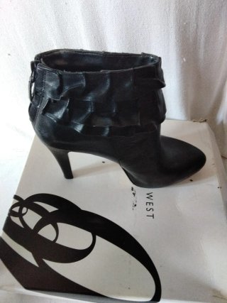 Botines de piel negros