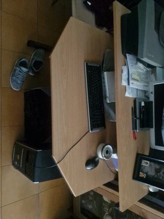 Escritorio metálico y madera