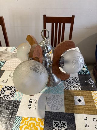 Lámparas antiguas doradas y transparentes
