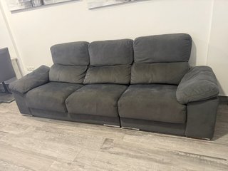 Sofá 4 plazas gris tela