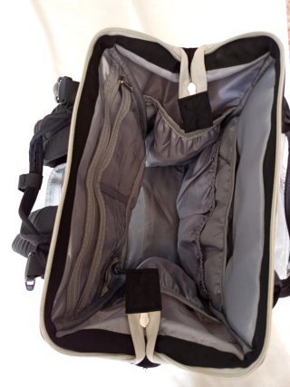 Mochila Pañalera BabbleRoo Beige y Negra