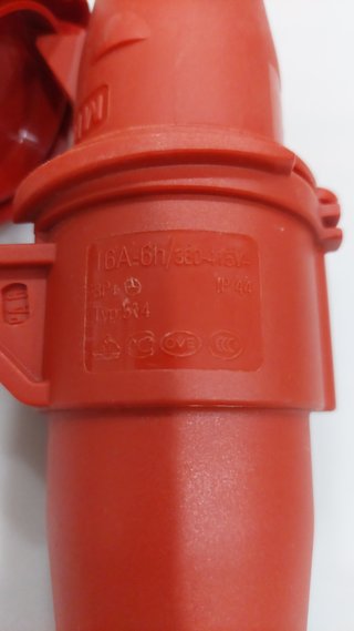 Conector industrial rojo