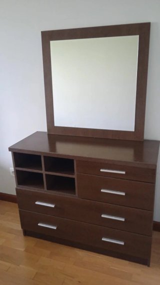 Cómoda wengue con espejo