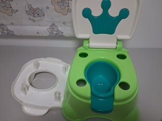 Orinal infantil y taburete