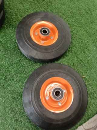 Coppia Gomme Piene Dura Plastica