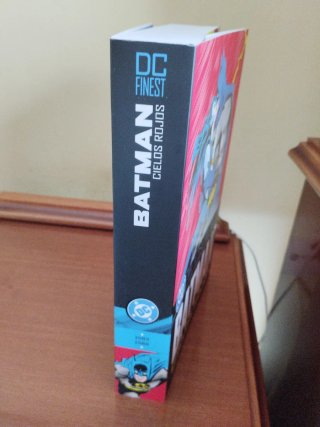 Batman cielos rojos DC Finest