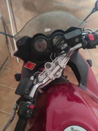 Suzuki Bandit 650 GSF Naked Roja