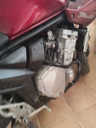 Suzuki Bandit 650 GSF Naked Roja