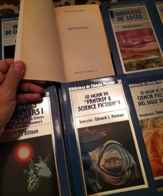 24 libros de Biblioteca de Ciencia Ficción