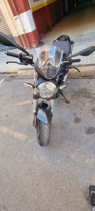 Ducati Monster Darmah Negra y Dorada A2