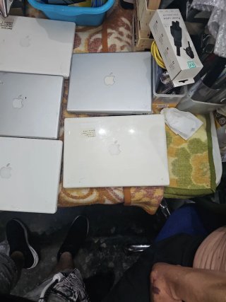 Leer descripcion MacBook Apple Plata y Negro