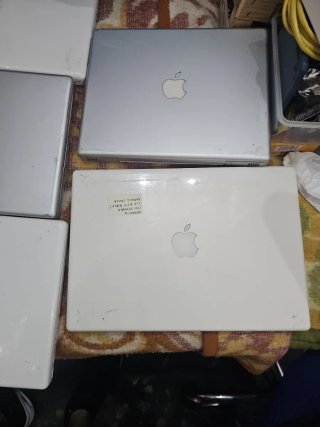 Leer descripcion MacBook Apple Plata y Negro