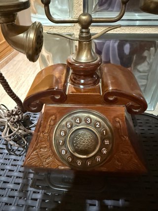 Teléfono Antiguo Madera y Bronce
