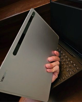 Samsung Galaxy Tab S8 Plus con teclado