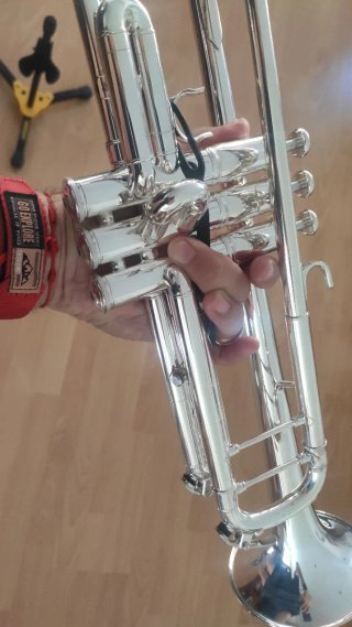 TROMPETA YAMAHA XENO 8335  Plateada